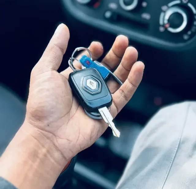 Premium car showroom with warranty and financing options at Recife Imperial.